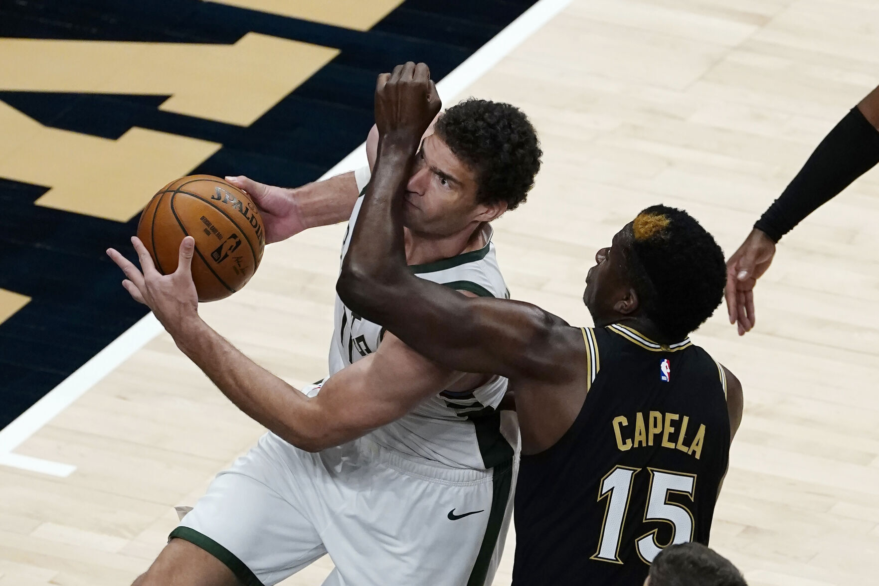 APTOPIX Bucks Hawks Basketball